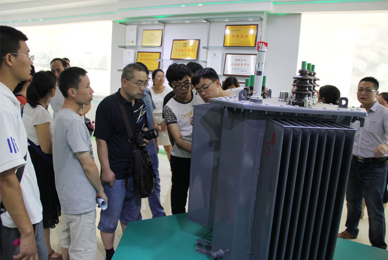 煙職等省重點(diǎn)高職院校的骨干教師到我公司參觀交流