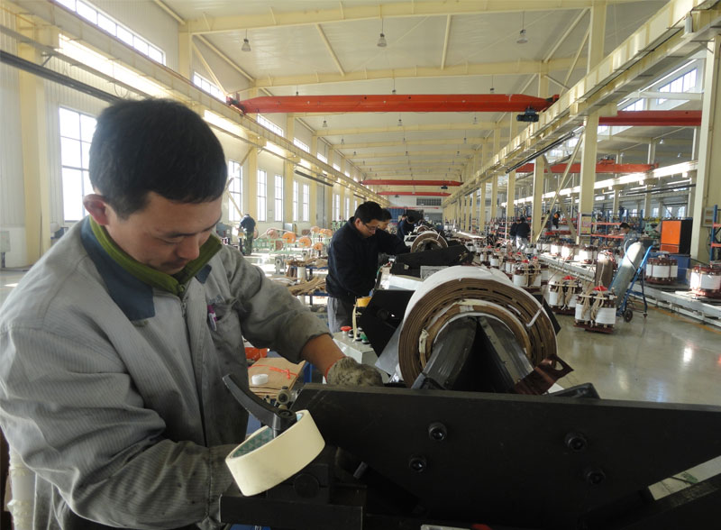 競技生產(chǎn)兩不誤，熱火朝天趕工期